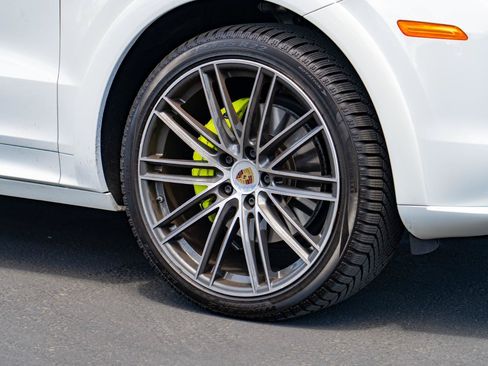 Used 2019 Porsche Cayenne E-Hybrid AWD/4WD image 9