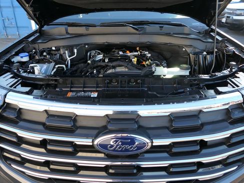 Used 2025 Ford Explorer Active w/ Active Comfort Package image 29