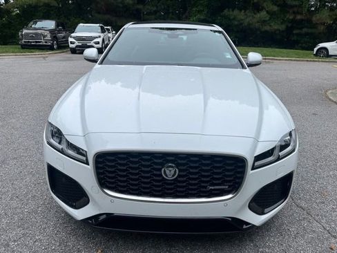 Certified 2024 Jaguar XF R-Dynamic SE RWD image 3