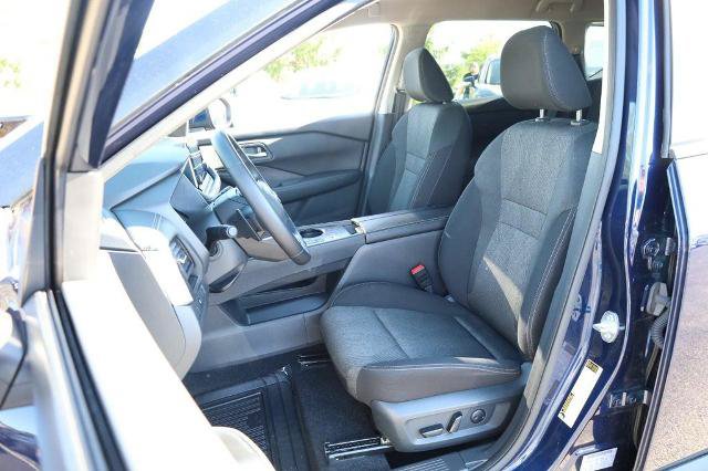Certified 2025 Nissan Rogue SV FWD image 8