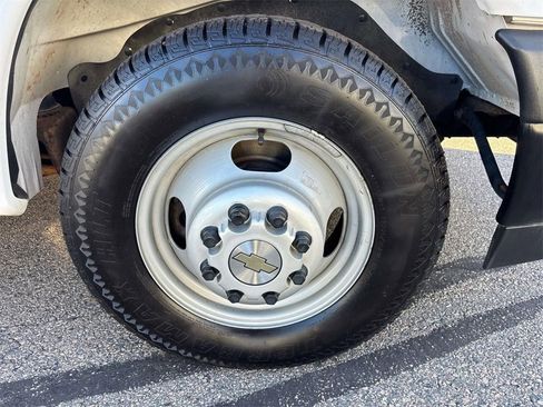 Used 2023 Chevrolet Express 4500 Extended w/ Power Convenience Package image 28