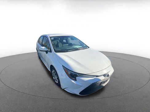 Used 2025 Toyota Corolla LE image 7