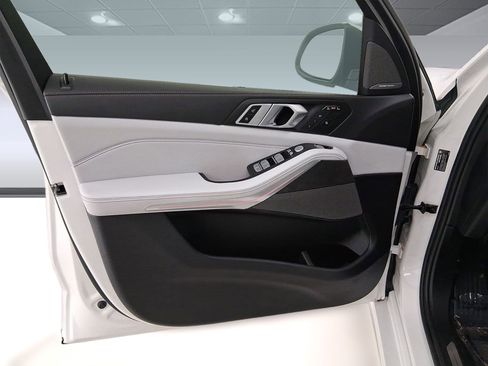 Certified 2024 BMW X7 xDrive40i w/ Premium Package image 12