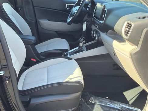 Used 2023 Hyundai Venue SEL image 12