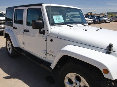 Used 2014 Jeep Wrangler Unlimited Sahara w/ Connectivity Group AWD/4WD image 10