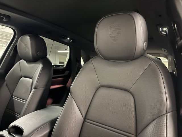 Certified 2025 Porsche Cayenne E-Hybrid w/ Premium Package Plus AWD/4WD image 33
