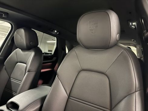 Certified 2025 Porsche Cayenne E-Hybrid w/ Premium Package Plus AWD/4WD image 33
