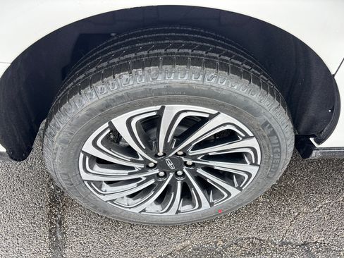 New 2026 Lincoln Navigator L Black Label AWD/4WD image 10