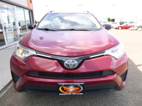 Used 2018 Toyota RAV4 LE w/ Carpet Mat Package AWD/4WD image 19