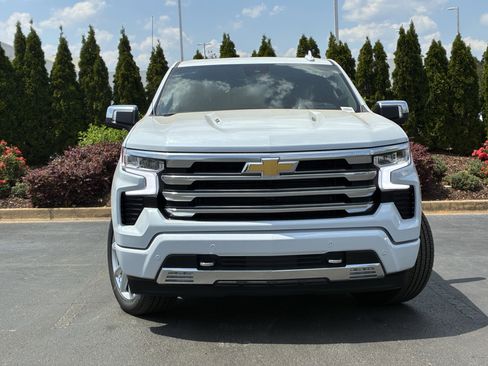 New 2026 Chevrolet Silverado 1500 High Country w/ High Country Premium Package AWD/4WD image 5