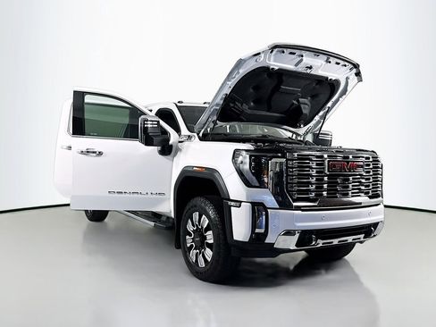 Used 2024 GMC Sierra 3500 Denali w/ Technology Package AWD/4WD image 18
