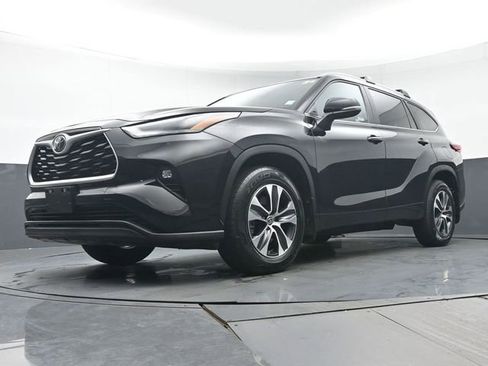 Certified 2023 Toyota Highlander XLE image 35