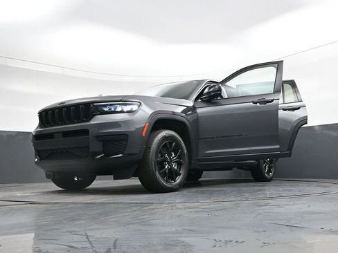 Used 2024 Jeep Grand Cherokee L Laredo image 42