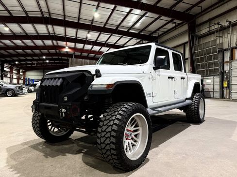 Used 2020 Jeep Gladiator Overland image 9