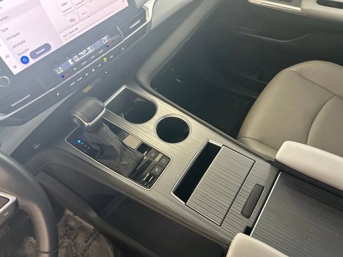 Used 2025 Toyota Sienna XLE FWD image 54