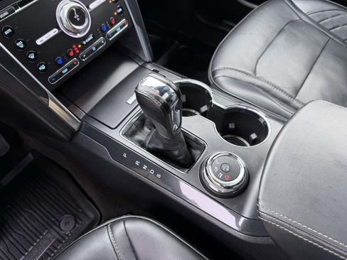 Used 2018 Ford Explorer Platinum image 45