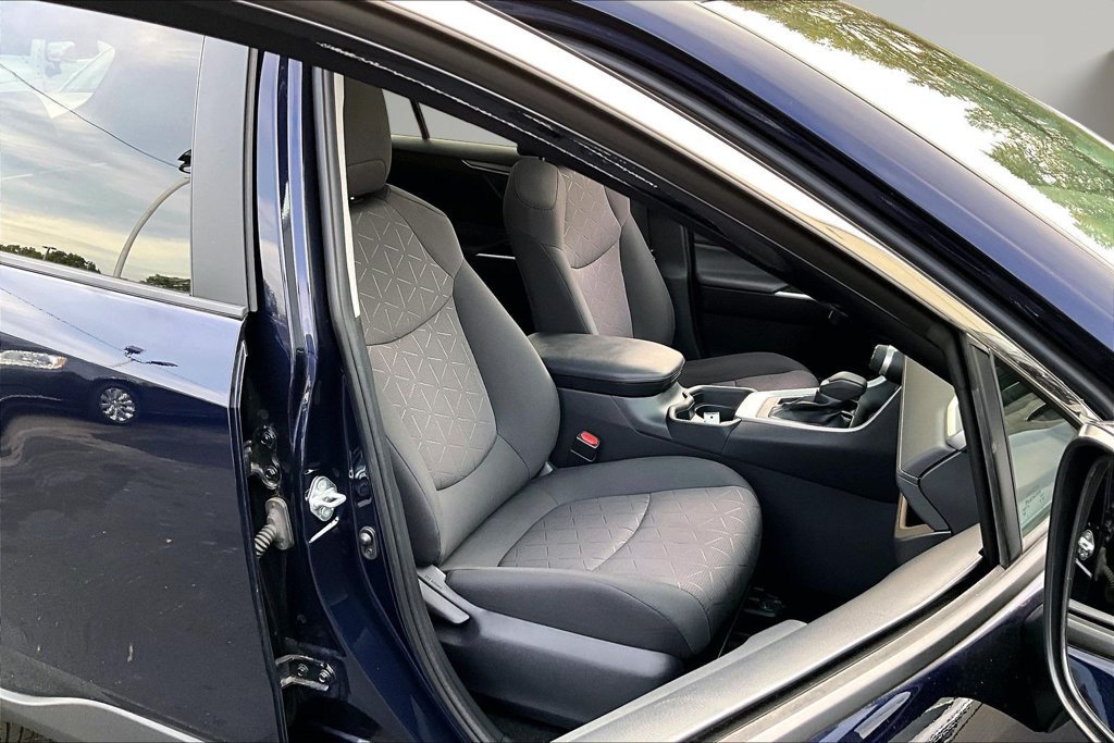 Used 2019 Toyota RAV4 XLE AWD/4WD image 30