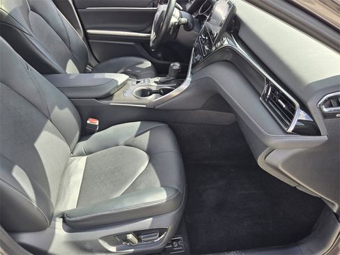 Used 2021 Toyota Camry XSE image 19