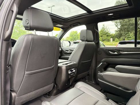 Used 2023 GMC Yukon Denali RWD image 12