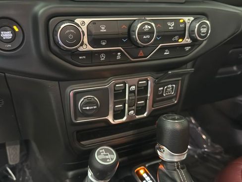 Used 2023 Jeep Wrangler Sahara image 21