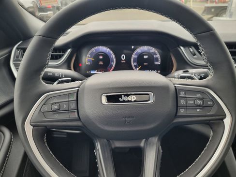 New 2025 Jeep Grand Cherokee L Altitude image 9