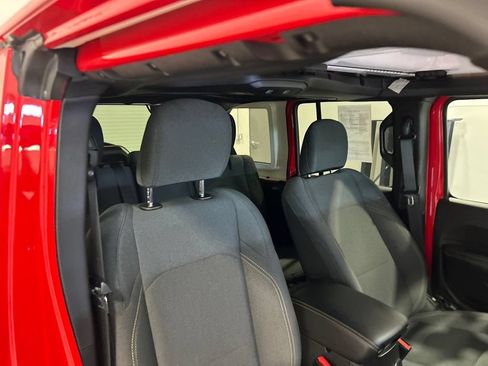 Used 2025 Jeep Wrangler Unlimited Sahara w/ Safety Group AWD/4WD image 32