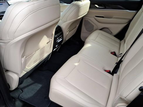 Certified 2024 Jeep Grand Cherokee Limited image 9