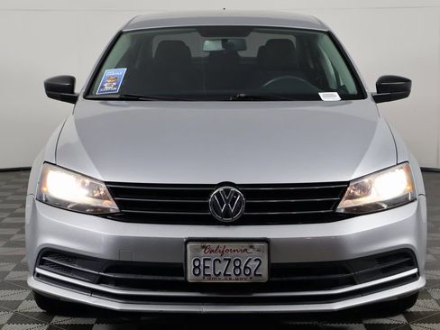 Used 2015 Volkswagen Jetta SE image 2