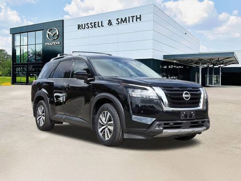 Used 2023 Nissan Pathfinder SL image 1