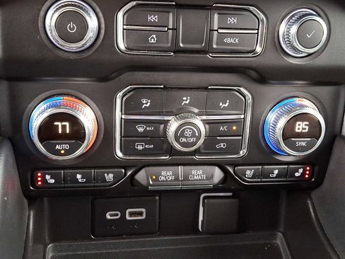 Used 2021 GMC Yukon SLT w/ SLT Luxury Plus Package image 19