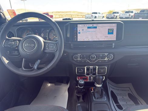 Certified 2025 Jeep Gladiator Rubicon w/ Convenience Group AWD/4WD image 13