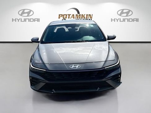 Certified 2024 Hyundai Elantra SEL FWD image 2