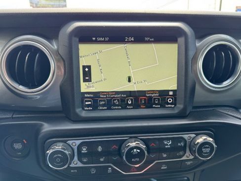 Used 2022 Jeep Wrangler Unlimited Sahara w/ Cold Weather Group AWD/4WD image 21