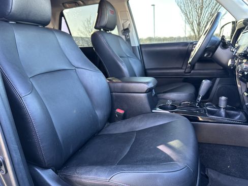 Used 2021 Toyota 4Runner Venture image 32