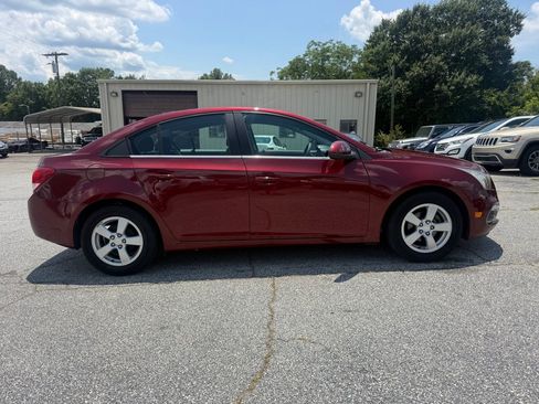 Used 2016 Chevrolet Cruze LT w/ Technology Package FWD image 8