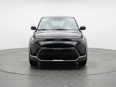 Used 2025 Kia Soul LX w/ LX Technology Package FWD image 2