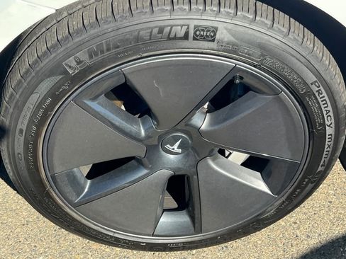 Used 2023 Tesla Model 3 Standard Range RWD image 10