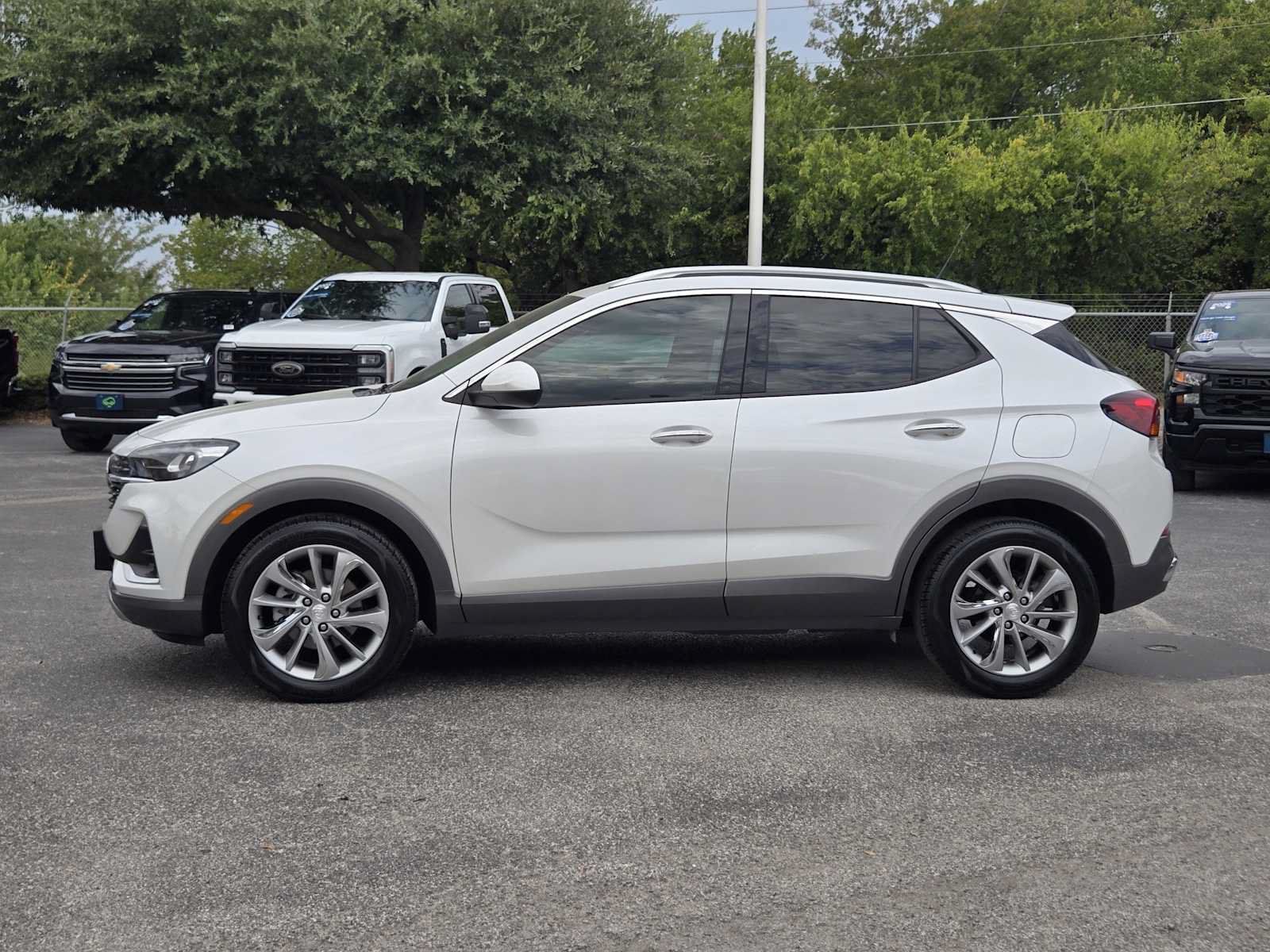 Certified 2022 Buick Encore GX Essence w/ Experience Buick Package FWD image 4