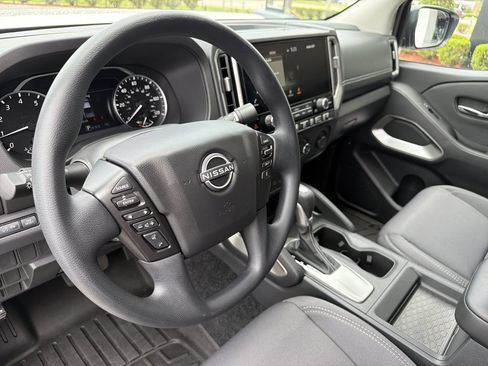Used 2025 Nissan Frontier SV RWD image 21