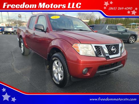 Used 2013 Nissan Frontier SV image 1