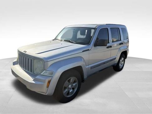 Used 2011 Jeep Liberty Sport RWD image 7