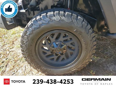 Used 2018 Jeep Wrangler Unlimited Sahara w/ Connectivity Group image 13