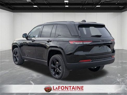 New 2025 Jeep Grand Cherokee Altitude image 3