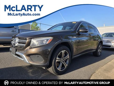 Used 2017 Mercedes-Benz GLC 300 4MATIC image 1