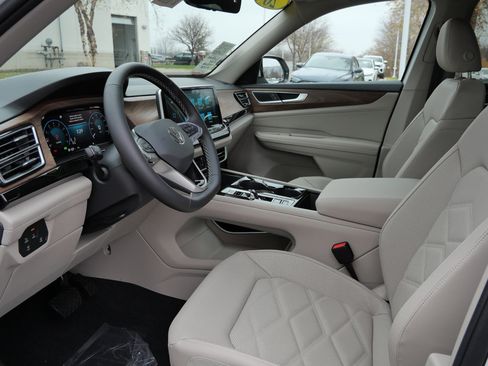 New 2026 Volkswagen Atlas SE image 8
