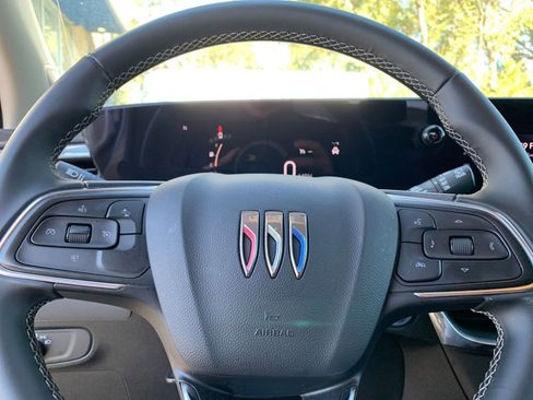 Used 2025 Buick Encore GX Preferred image 25