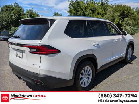 Certified 2024 Toyota Grand Highlander AWD image 3