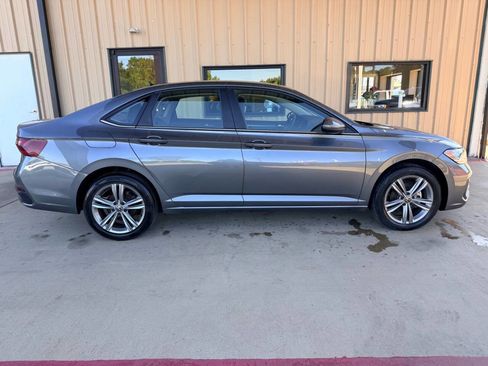 Used 2024 Volkswagen Jetta SE FWD image 1