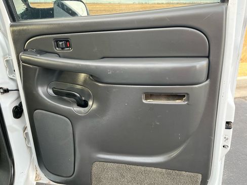 Used 2005 Chevrolet Silverado 3500 LS w/ Skid Plate Package image 18