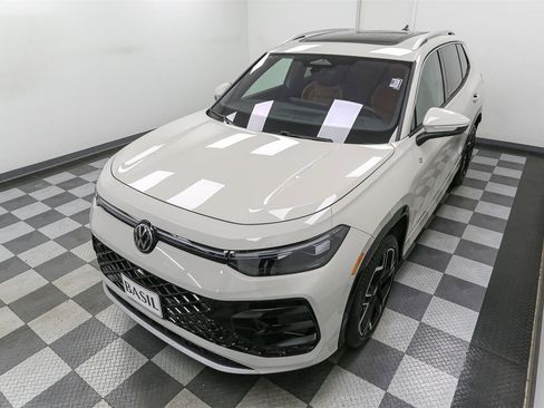 New 2026 Volkswagen Tiguan SEL R-Line AWD/4WD image 6